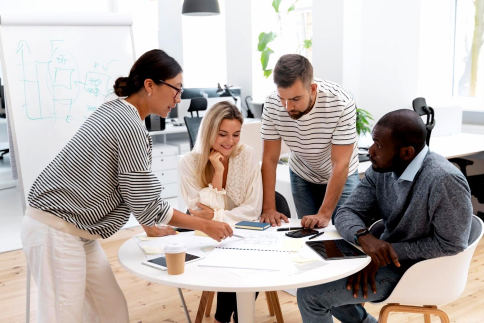 Arbeitsumgebung mit echten Fallstudien und Dokumenten